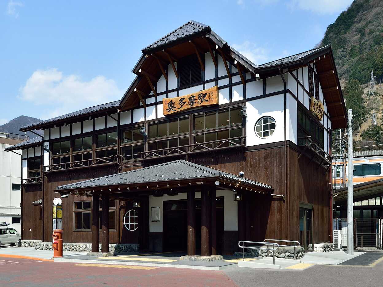 駅舎リニューアル工事の風景
