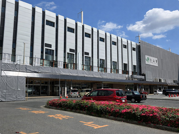 駅舎のリニューアルの風景