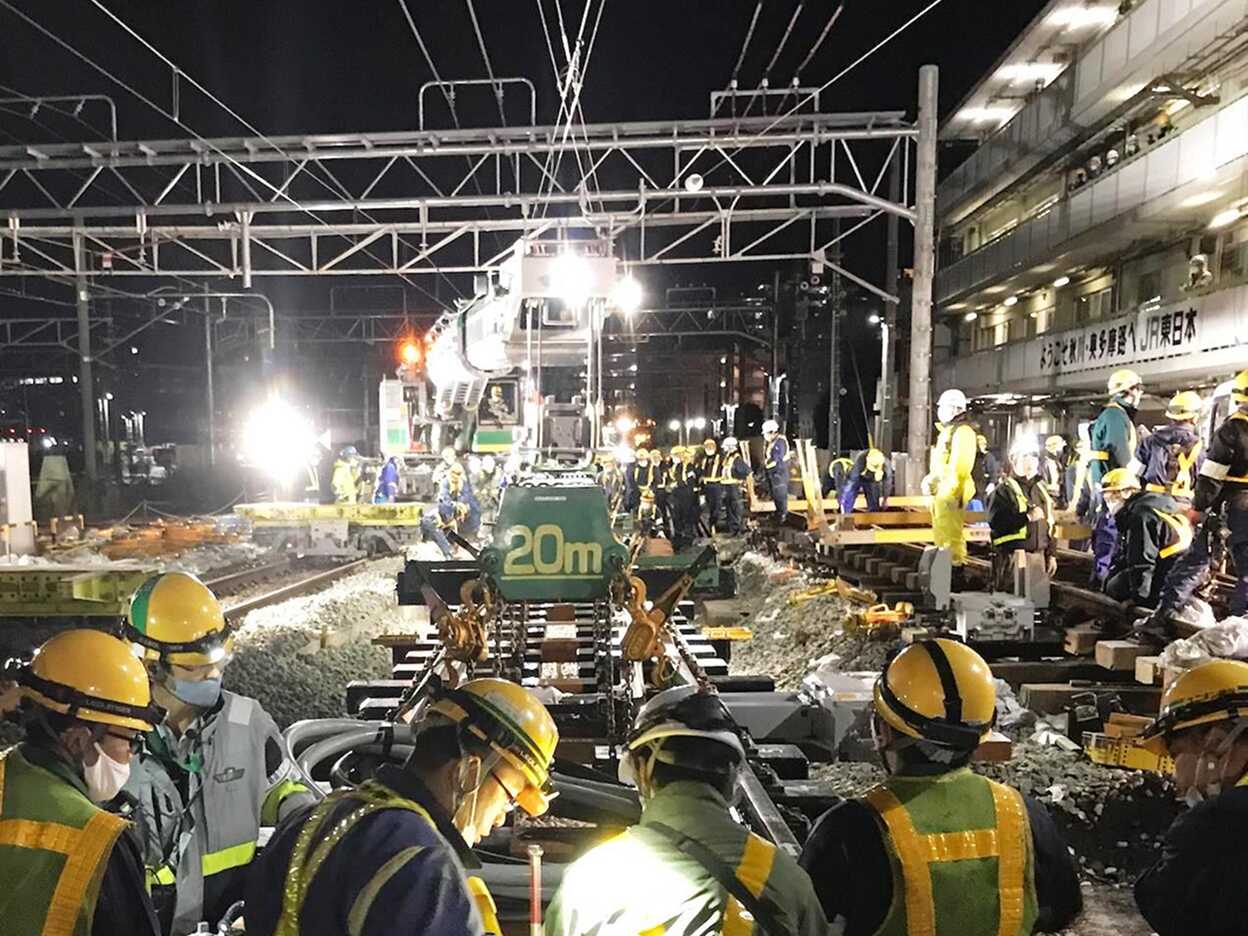 分岐器敷設工事の風景