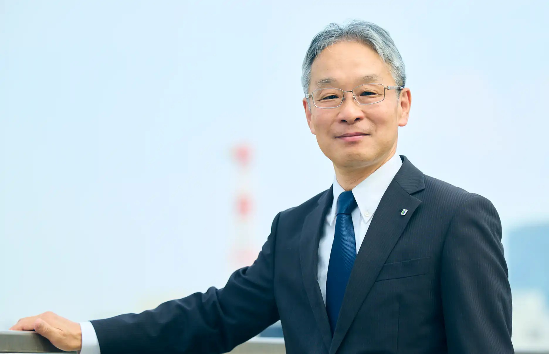 代表取締役社長の正面写真