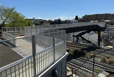 こ線人道橋新設工事の様子