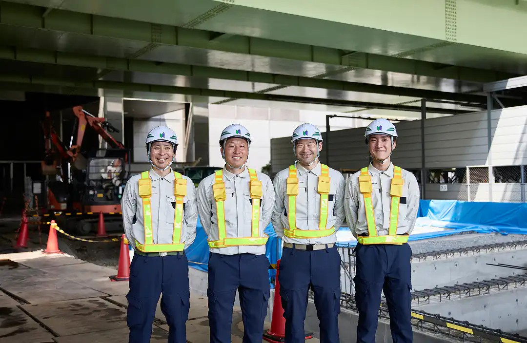 社員さんが話している風景